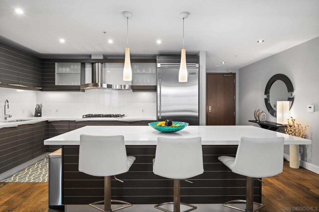 1325 Pacific Hwy 3301