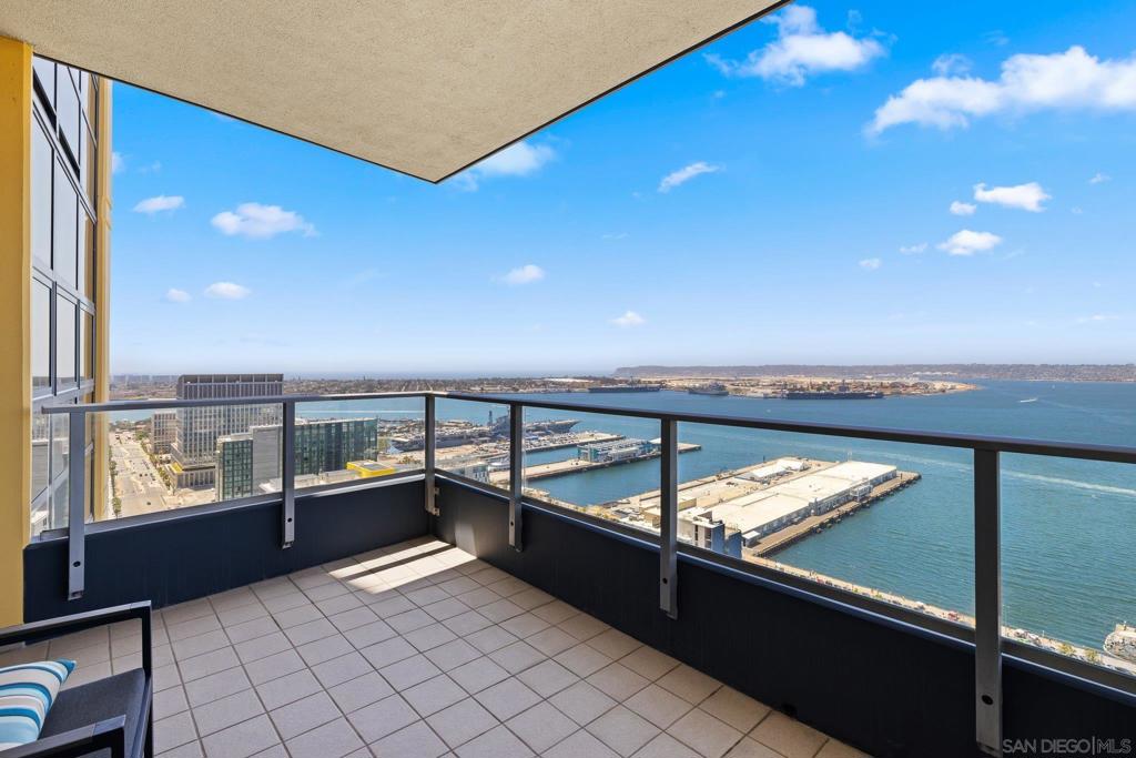 1325 Pacific Hwy 3301