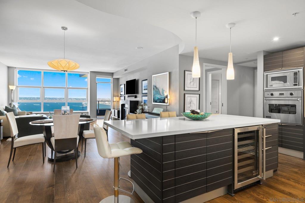 1325 Pacific Hwy 3301