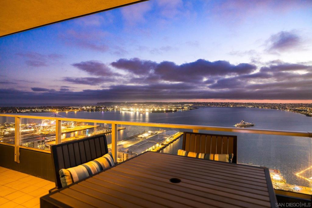 1325 Pacific Hwy 3301