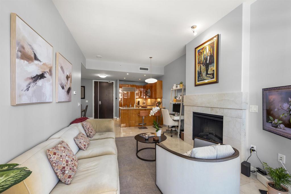550 Front St 302