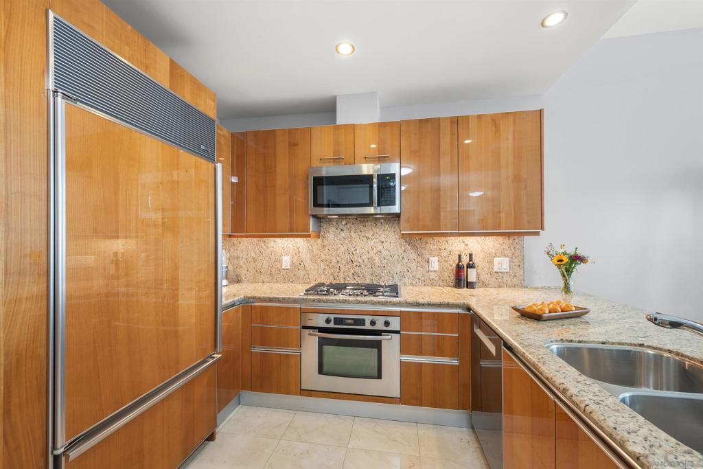 550 Front St 302