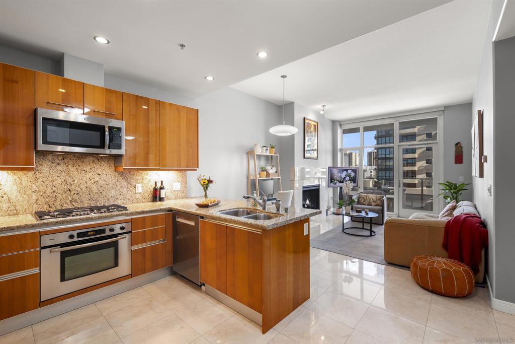 550 Front St 302