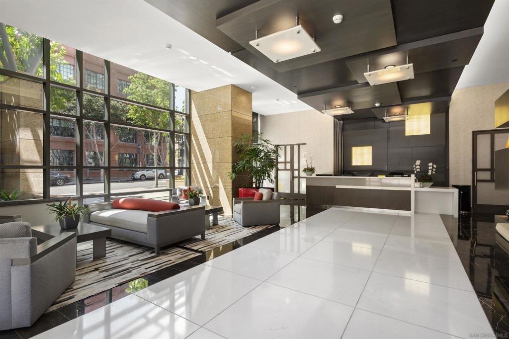 550 Front St 302