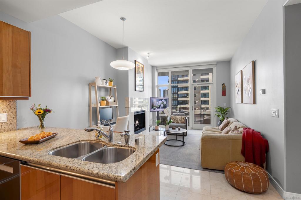 550 Front St 302