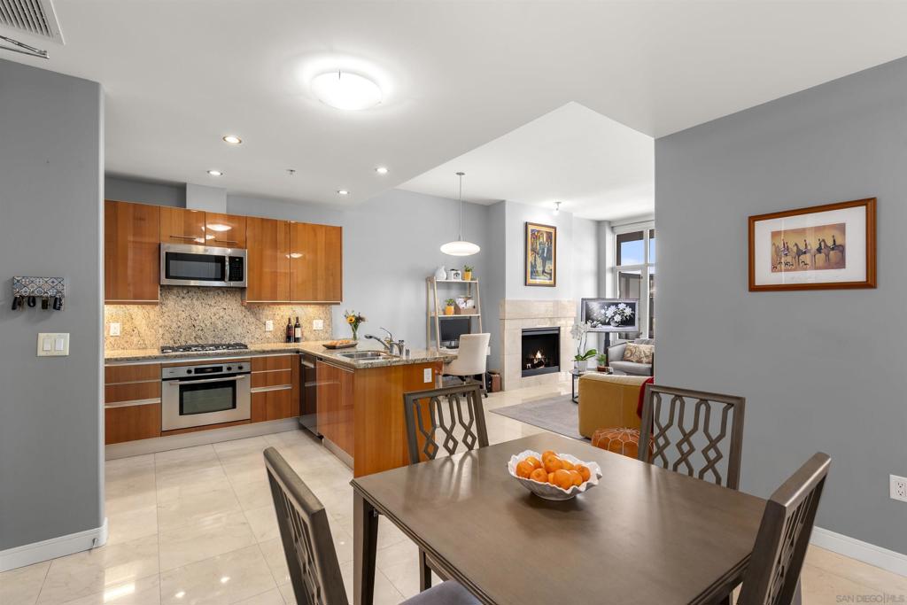 550 Front St 302