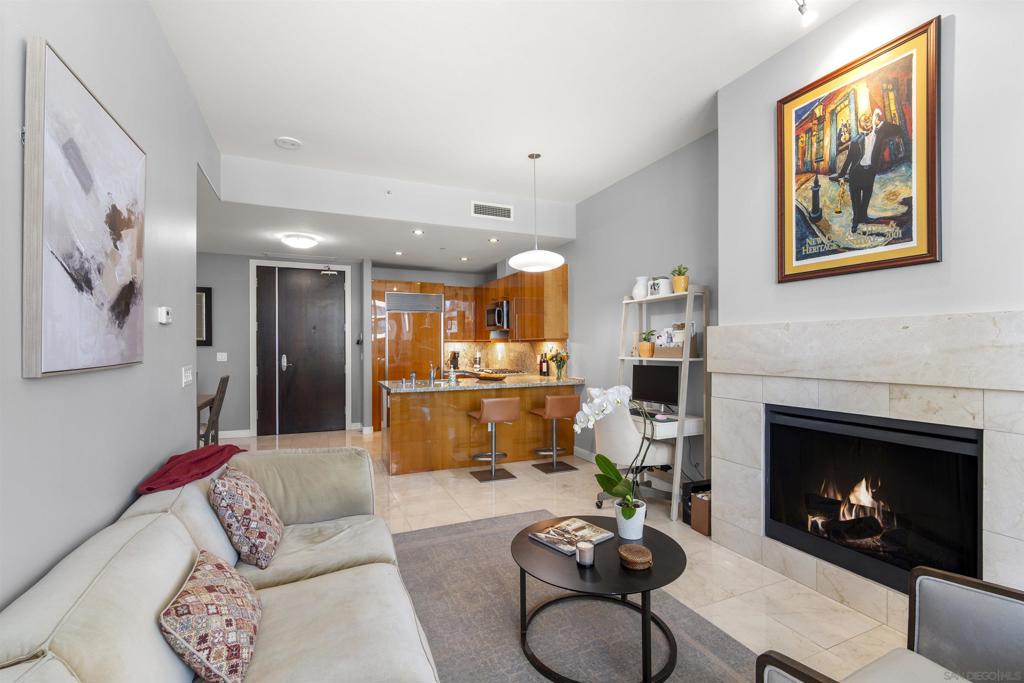 550 Front St 302