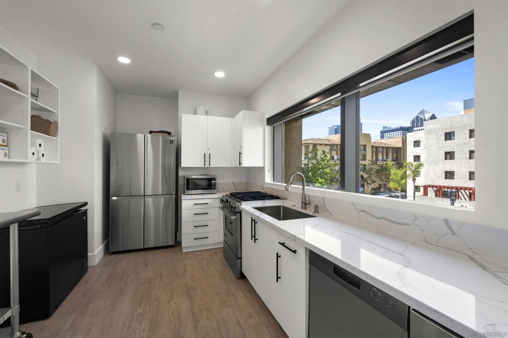 550 Front St 302