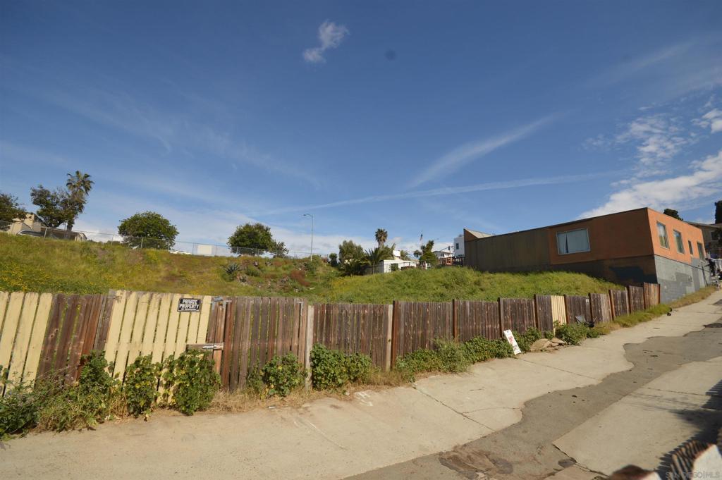 2548 Island Ave