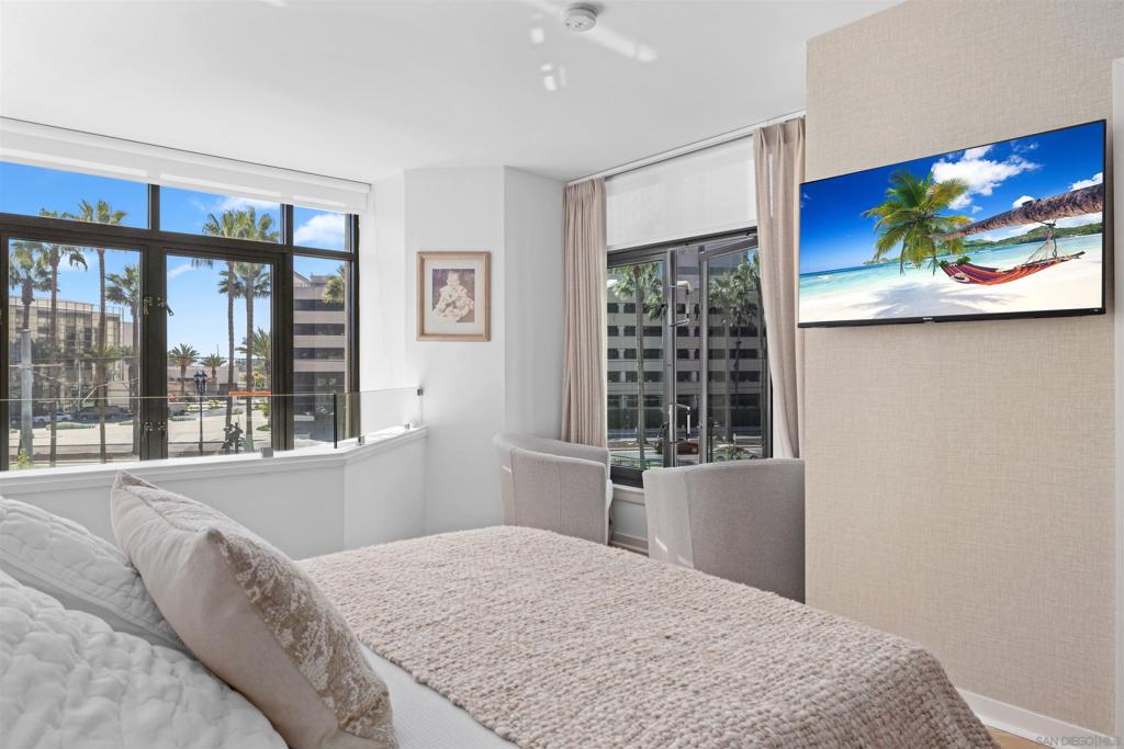 500 W Harbor Drive 136