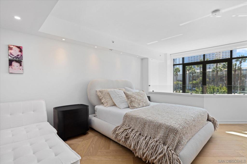 500 W Harbor Drive 136