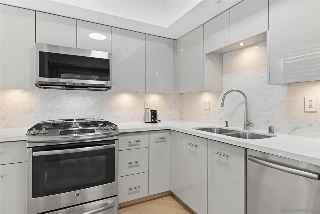 500 W Harbor Drive 136