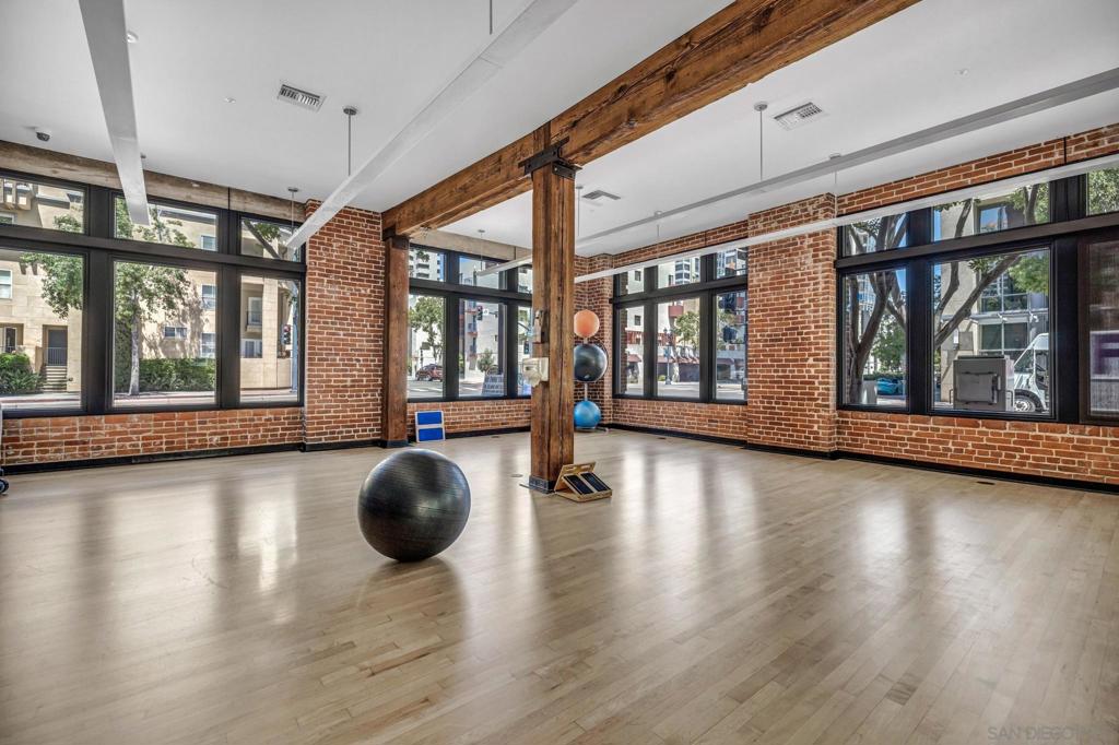 500 W Harbor Drive 136