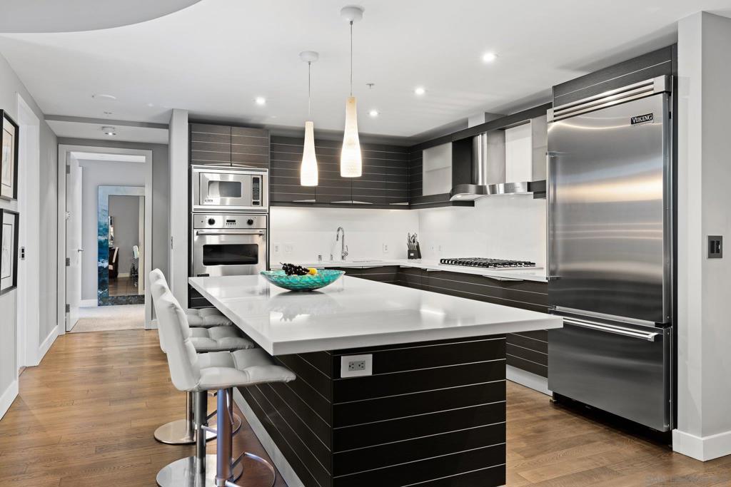 1325 Pacific Hwy 3301