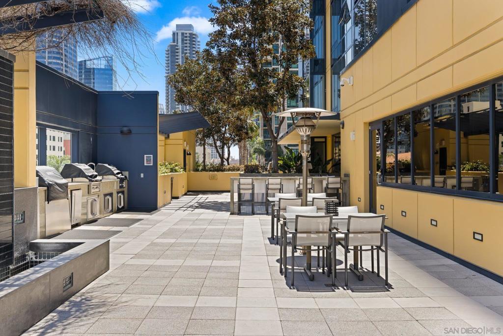 1325 Pacific Hwy 3301