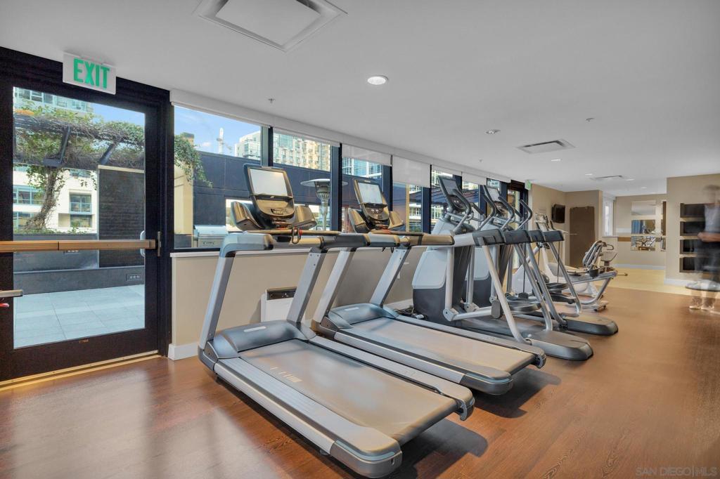 1325 Pacific Hwy 3301