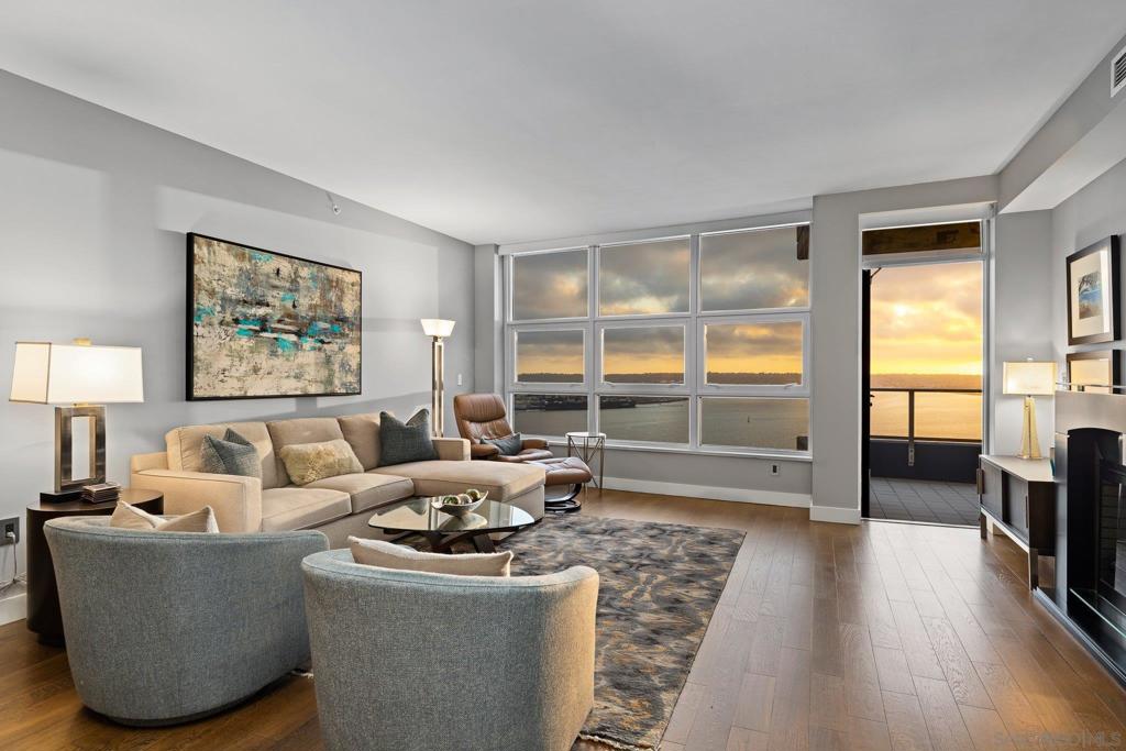 1325 Pacific Hwy 3301