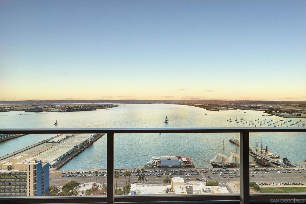 1325 Pacific Hwy 3301