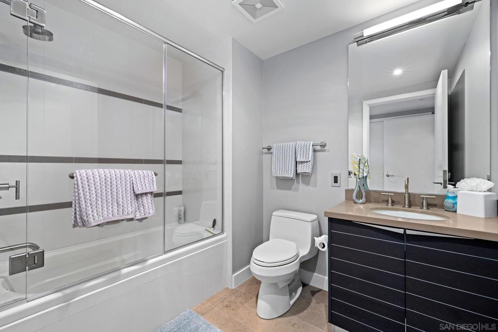 1325 Pacific Hwy 3301