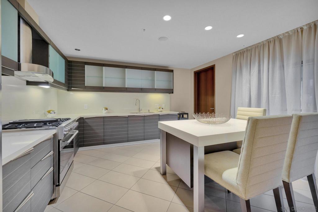 1325 Pacific Hwy 3301