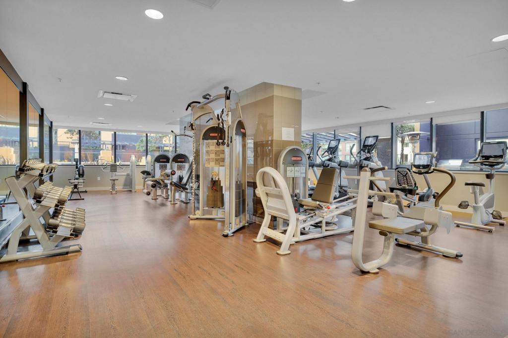 1325 Pacific Hwy 3301