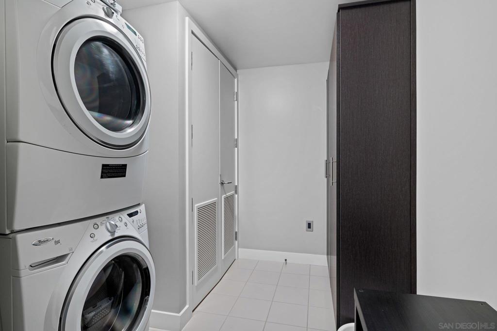 1325 Pacific Hwy 3301