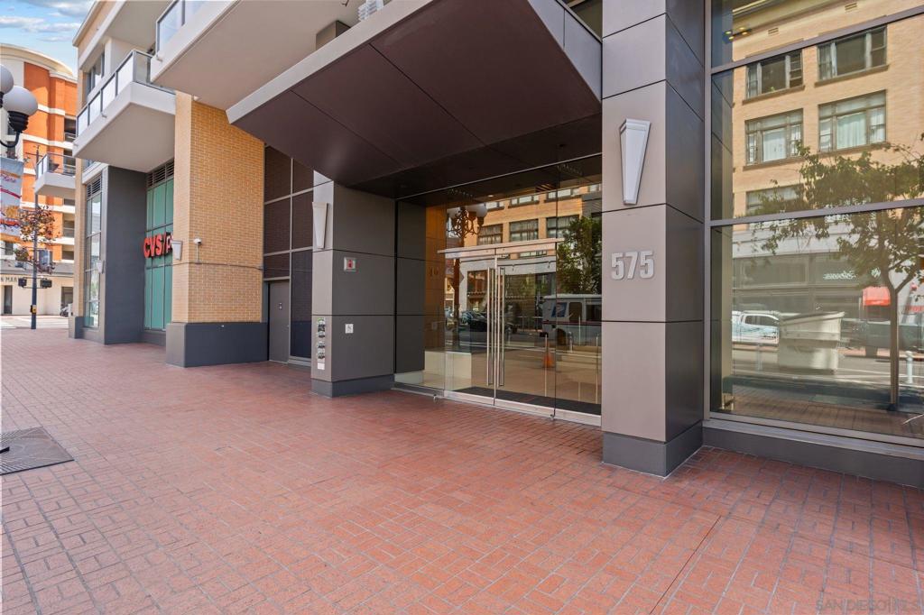 575 6th Ave 1805