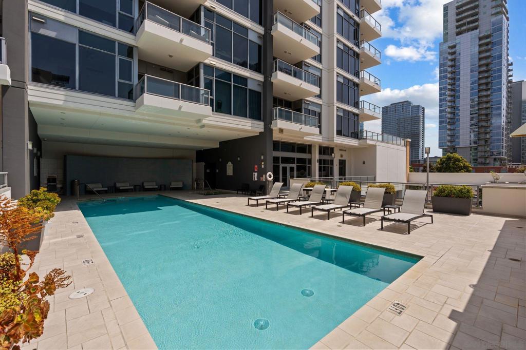 575 6th Ave 1805