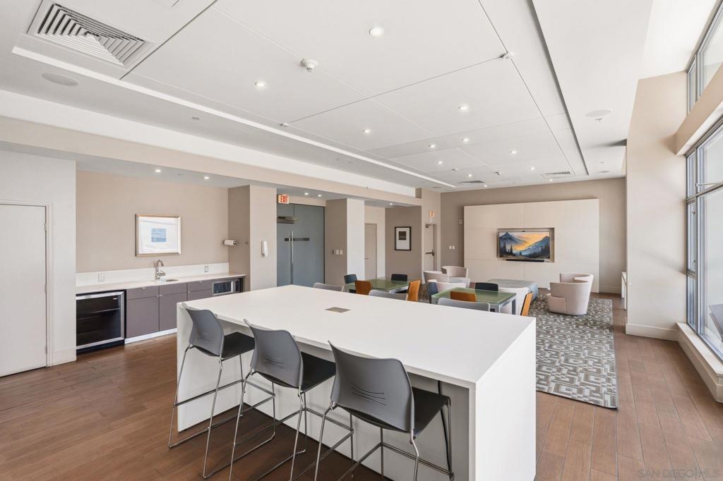 575 6th Ave 1805
