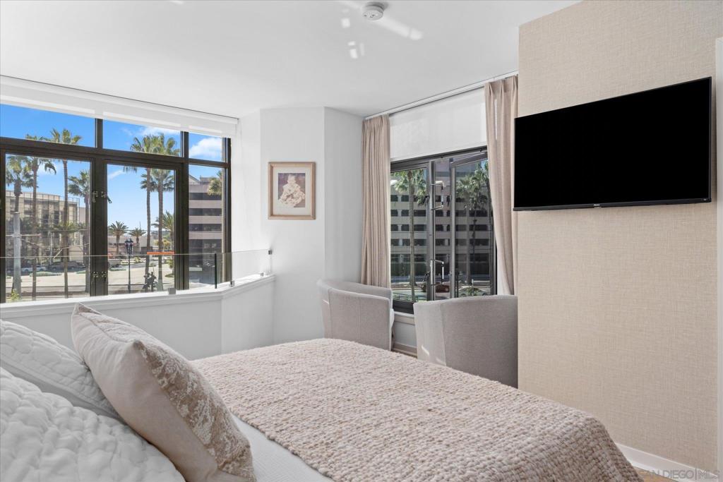 500 W Harbor Drive 136