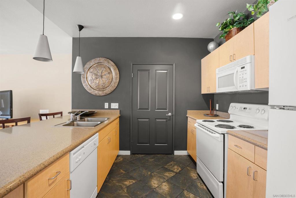 1501 Front St 633