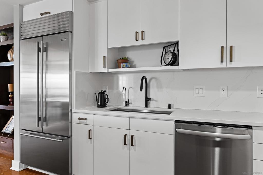645 Front St 2008