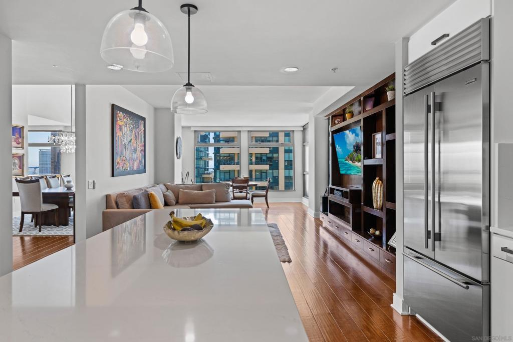 645 Front St 2008