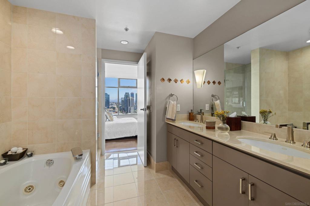645 Front St 2008