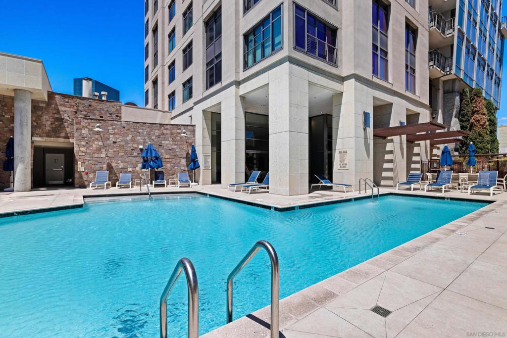 645 Front St 2008