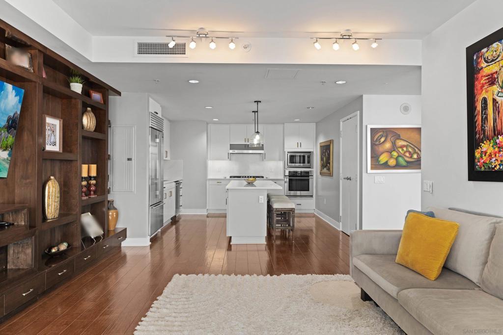 645 Front St 2008