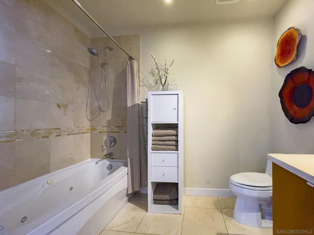 550 Front St 907