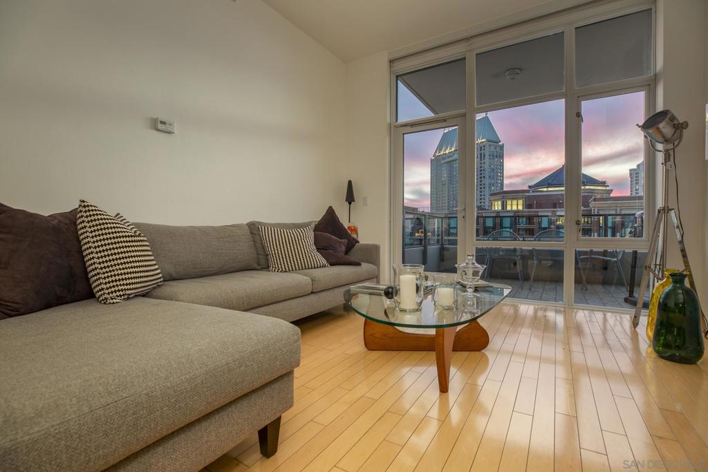550 Front St 907