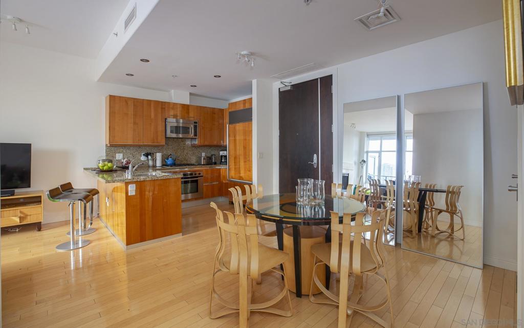 550 Front St 907