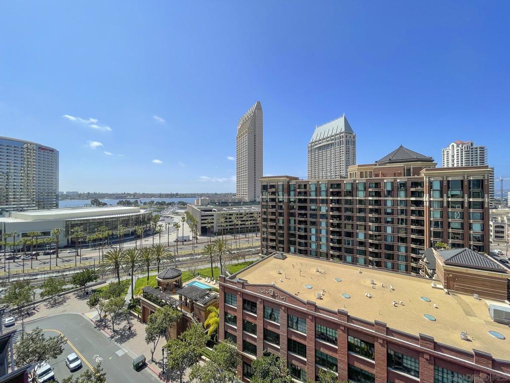 550 Front St 907