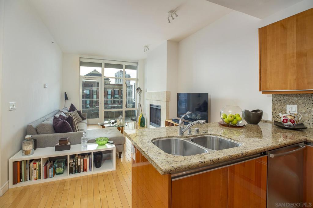 550 Front St 907