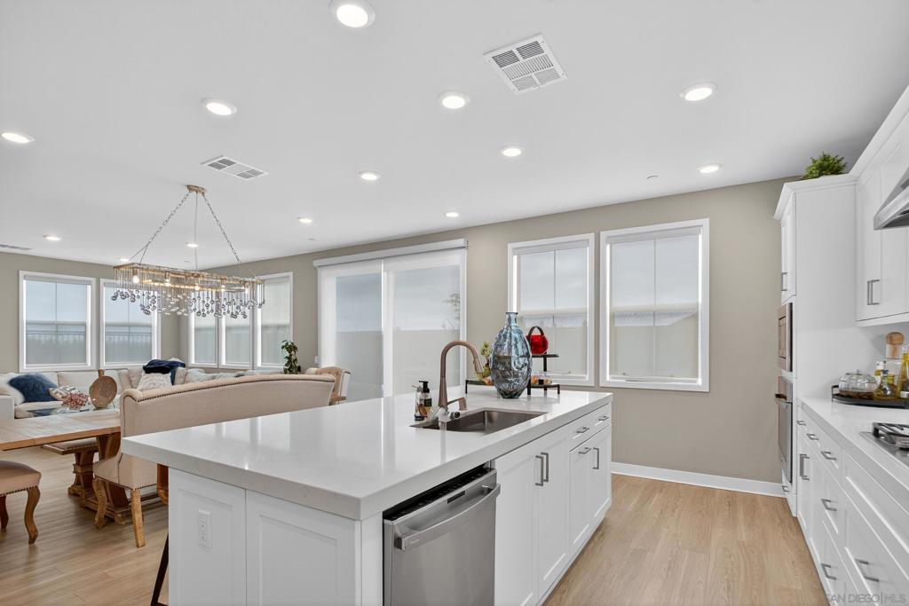 1733 Artemisia Ct