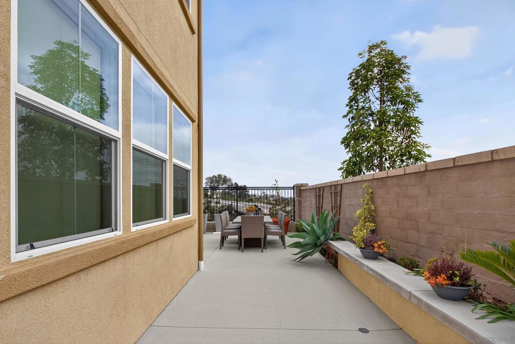 1733 Artemisia Ct
