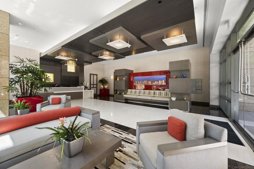 550 Front St 302