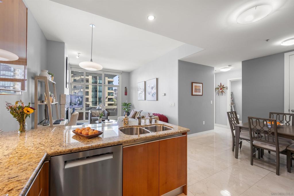 550 Front St 302