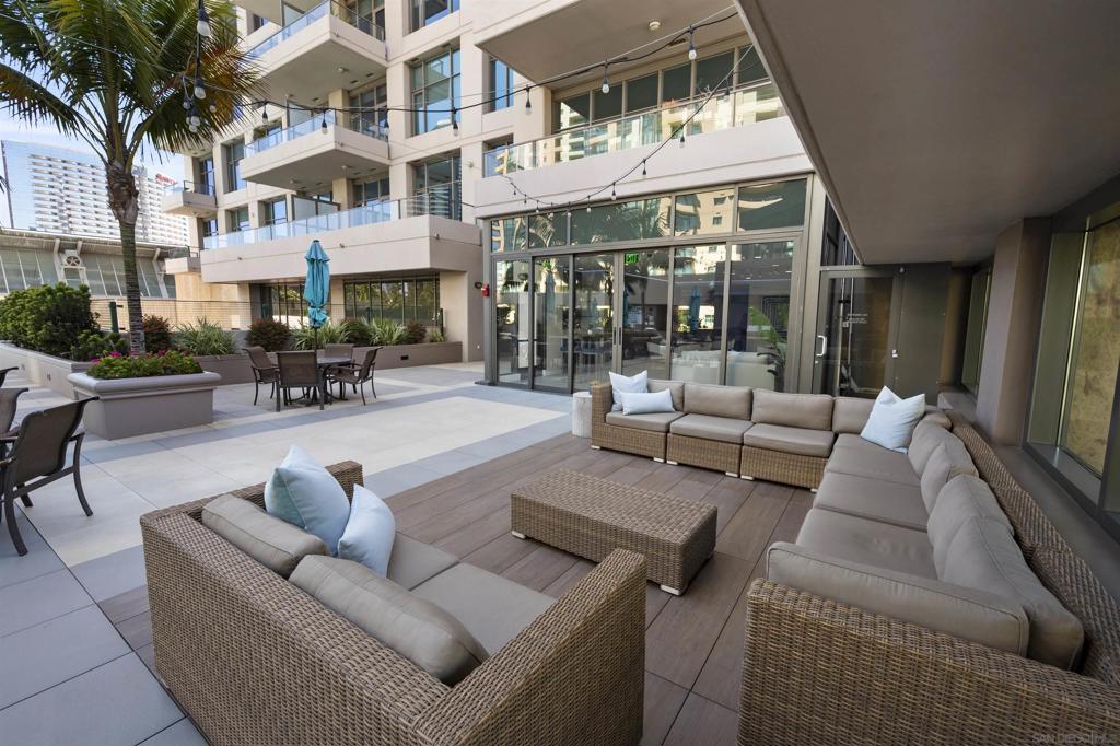 550 Front St 302