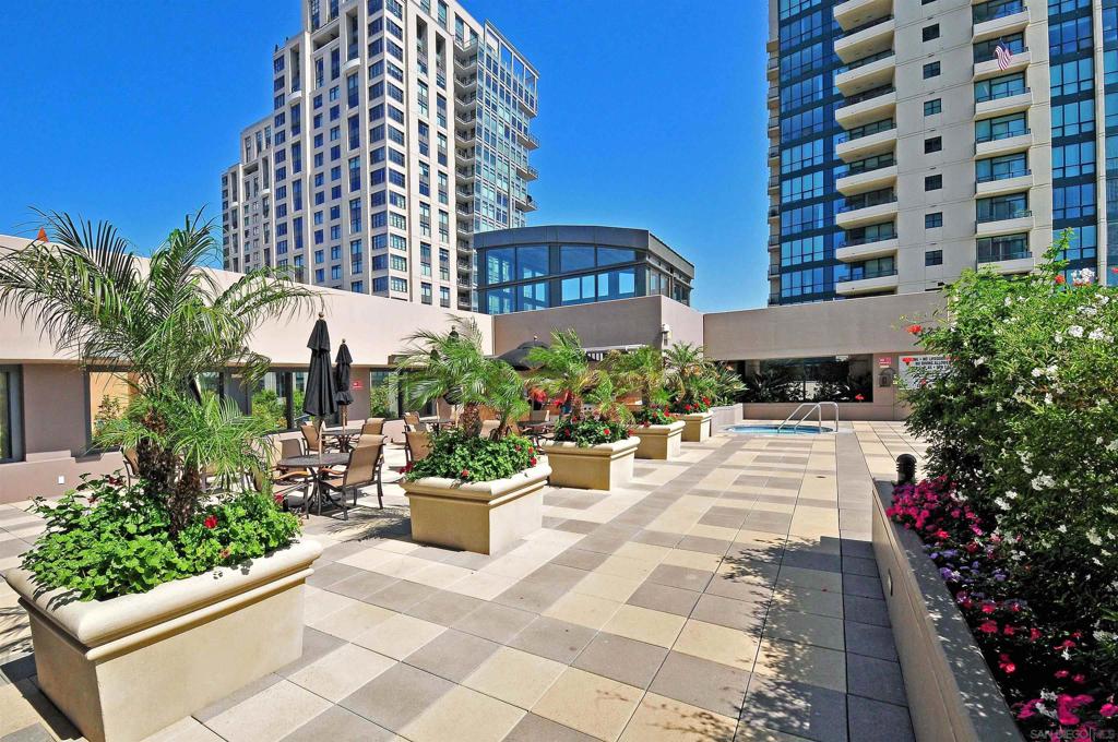 550 Front St 302