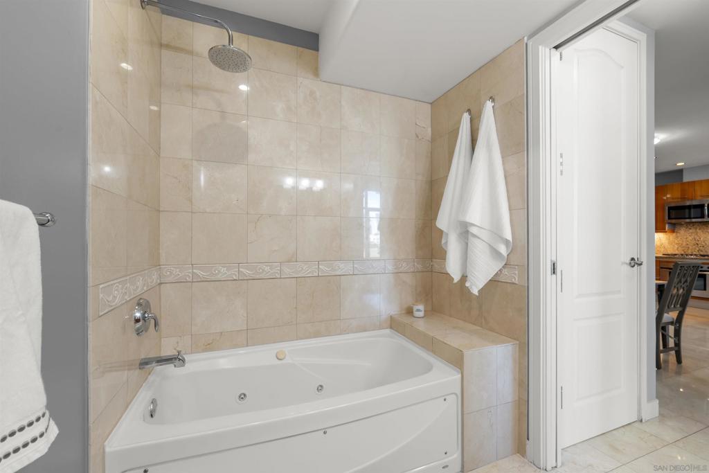550 Front St 302