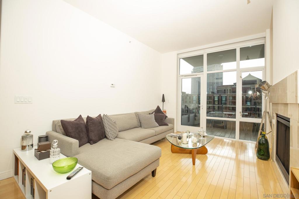 550 Front St 907