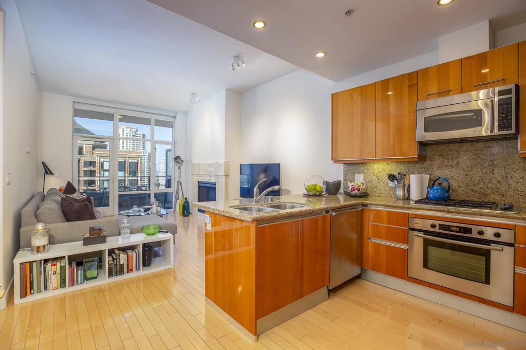 550 Front St 907